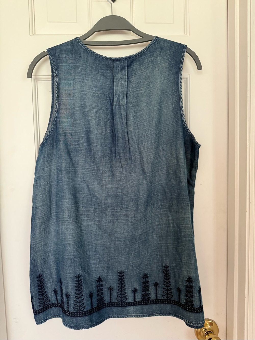 Vintage America Sleeveless Embroidered Chambray Tunic - Blue - Picture 2 of 3